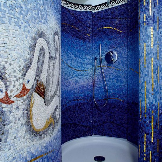 Rivestimento doccia in mosaico