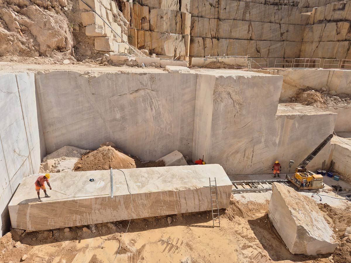 Cava di Marmo Daino Reale